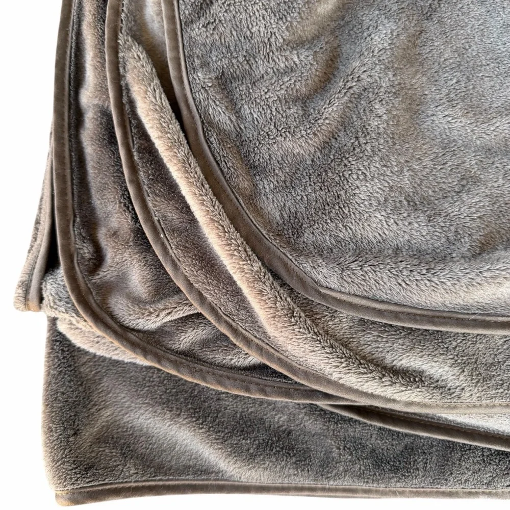 Restoration Hardware Brown Plush Fleece Blanket Single Ply Soft Cozy King GUC
